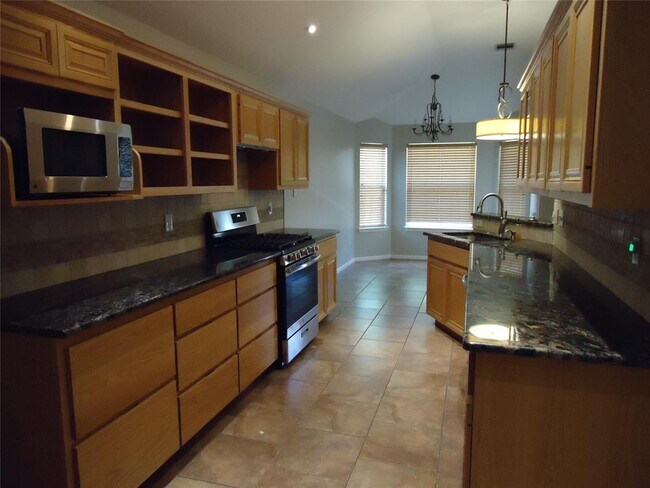 Building Photo - 1404 Peachtree Valley Dr
