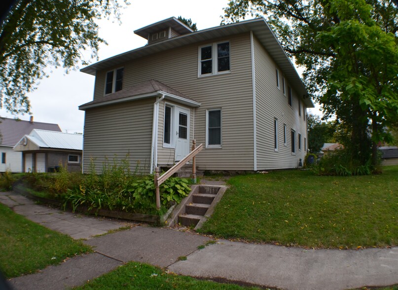 Entrance - 212 7th St
