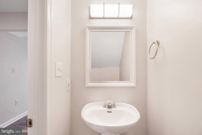 Building Photo - 494 Arwell Ct