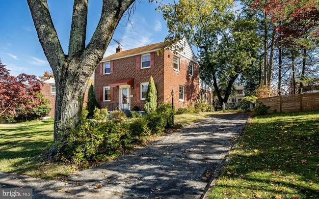 Building Photo - 33 Sterner Ave