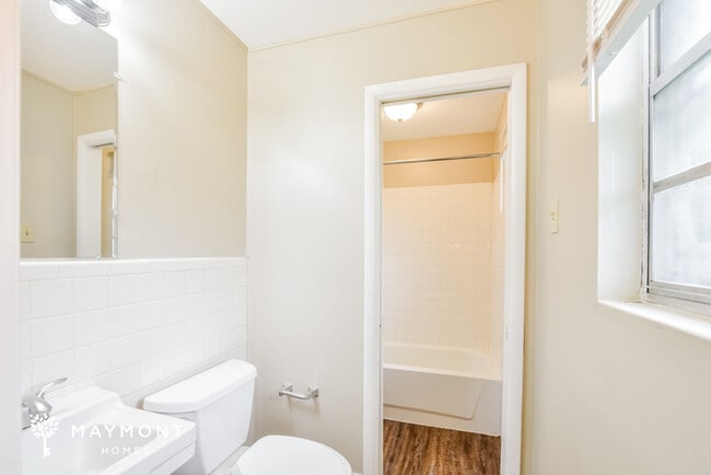 Building Photo - 2403 Yorkshire Cir SW