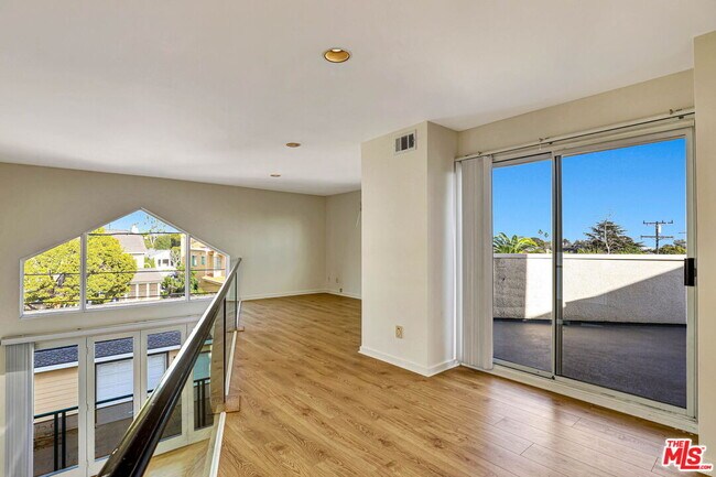 Building Photo - 811 21st St