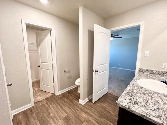 Building Photo - 1033 Riverdale Cove