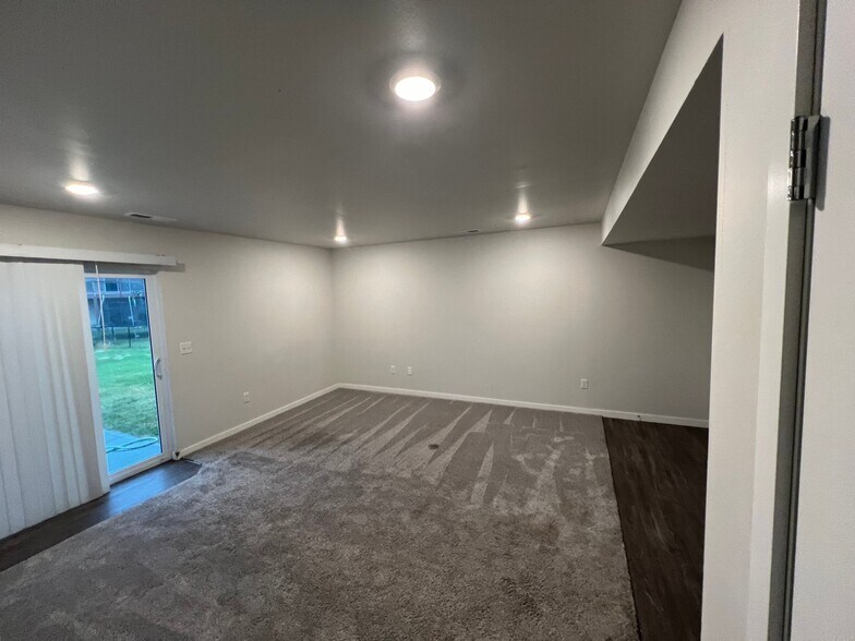 Building Photo - 772 River Bnd Ln
