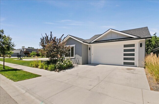 Building Photo - West Boise Bungalow with Modern Upgrades &...