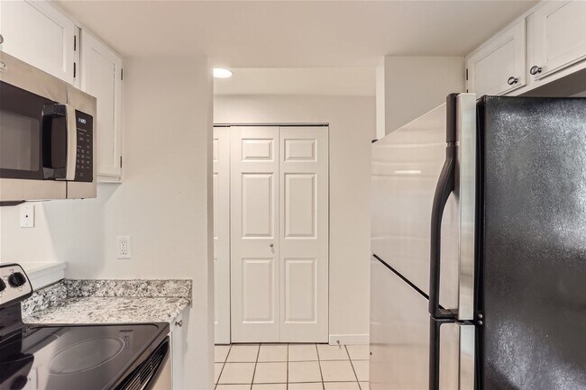 Building Photo - Beautiful 2BR/1BA Condo For Rent!!! Available May 1st - TEXT to TOUR!!!