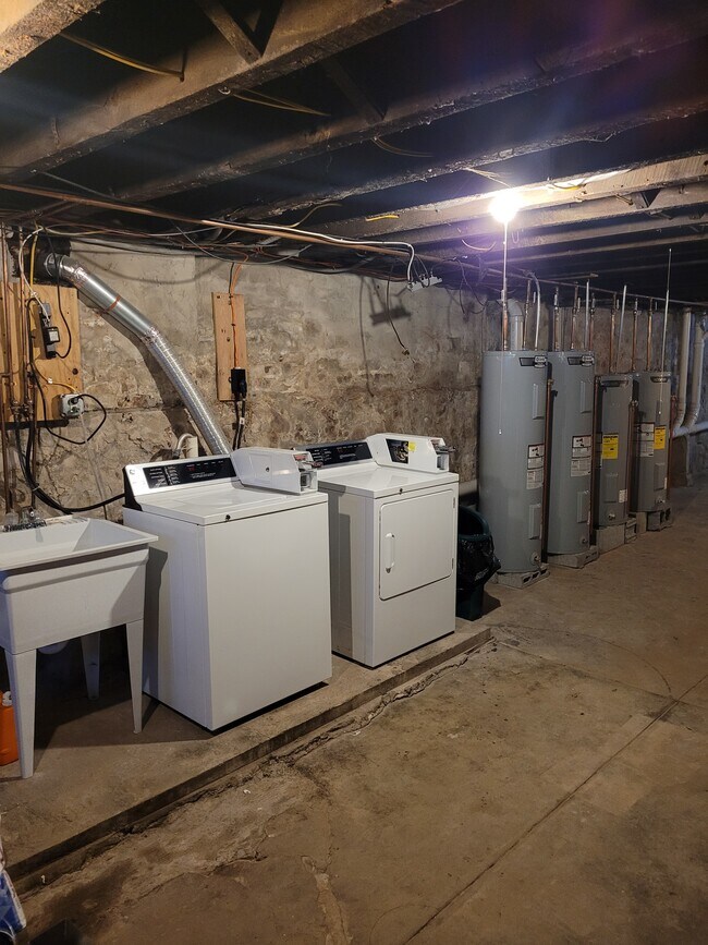 Building Photo - 1520 Moore St