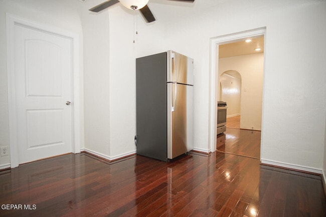 Building Photo - 4416 La Luz Ave