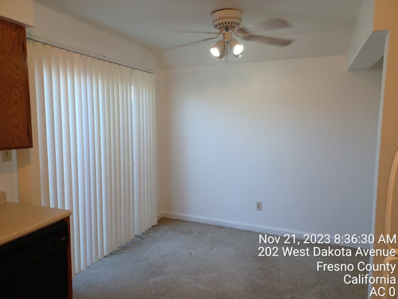 Building Photo - 202 W Dakota Ave
