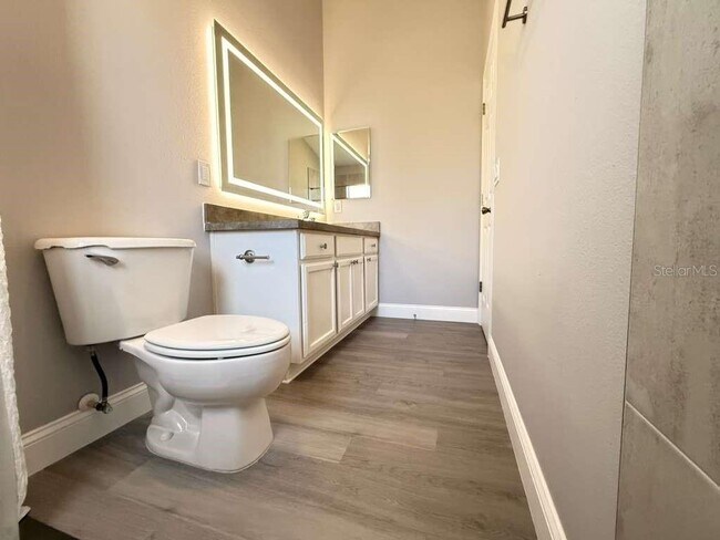 Building Photo - 951 Vindale Rd