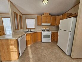 Building Photo - 6 Evergreen Ln