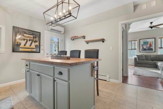 Building Photo - 764 E 3rd St