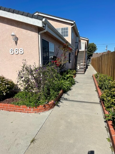 Side Walkway to Storage Unit & Garage - 668 W 19th St