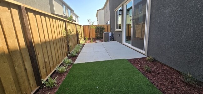 Building Photo - Brand New 2025 Solar-Powered 4 Bed, 3 Bath...