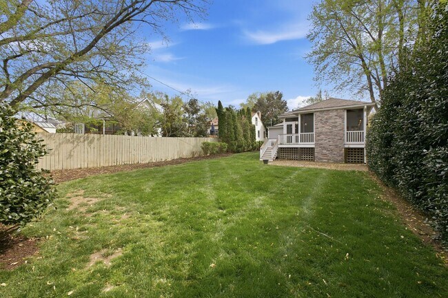 Building Photo - Sylvan Park Charm