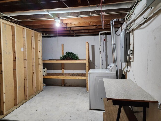 Building Photo - 9225 Carol Ann Dr