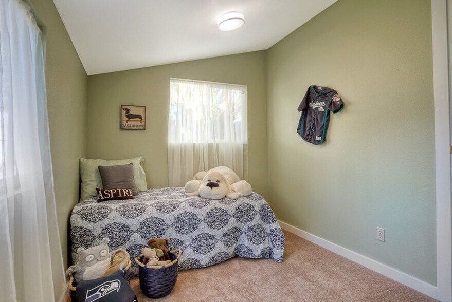 Back Bedroom - 7111 31st Ave SW