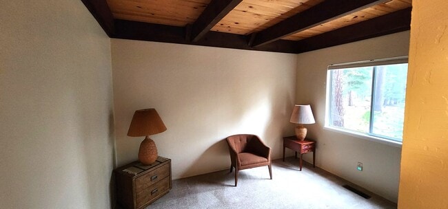 Building Photo - Unfurnished 4 Bed, 2 Bath with Garage.  Amazing Location on Dead-End Street with Forest Access!