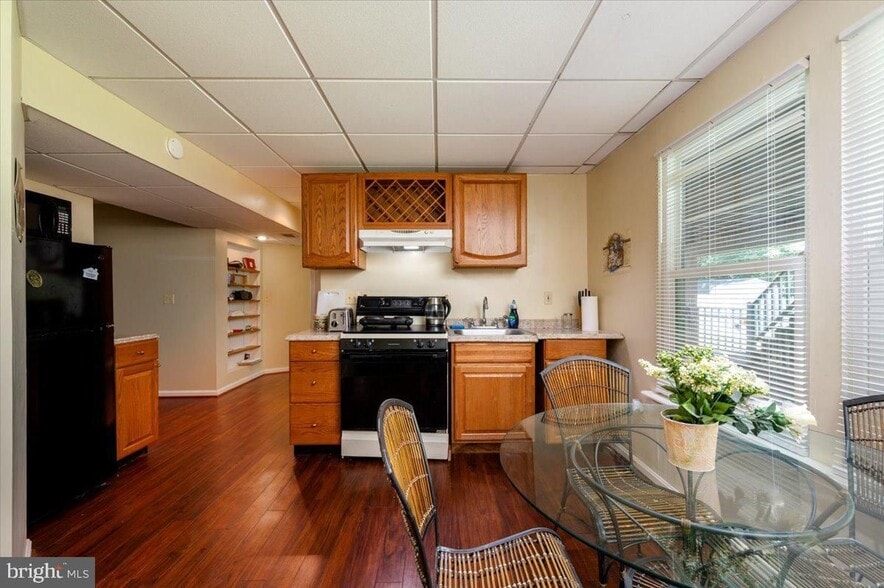 Building Photo - 7403 Old Chapel Dr