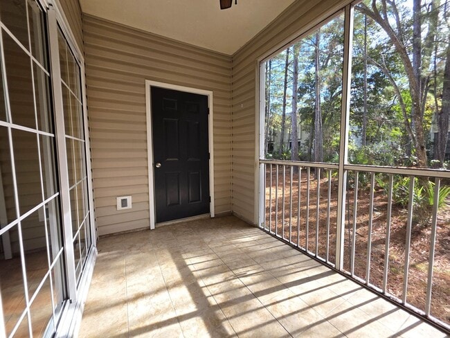 Building Photo - FOR RENT, 2 bedroom 2.5 bathroom townhouse