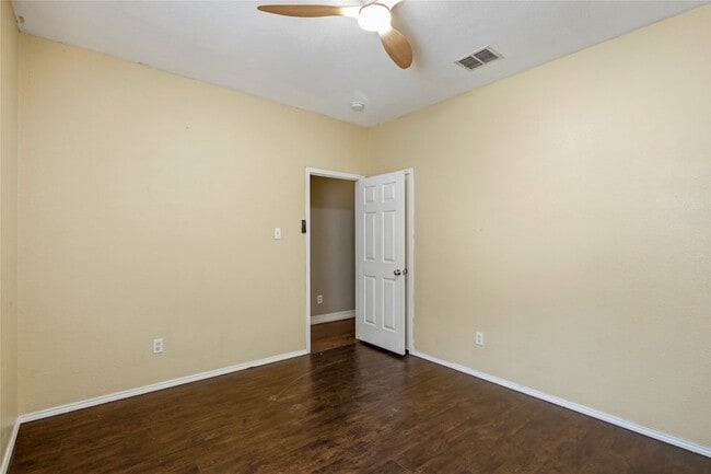 Building Photo - 2305 Orchid Dr