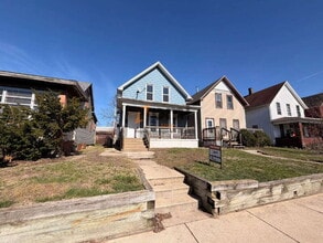 Building Photo - 1110 1/2 Elston Street