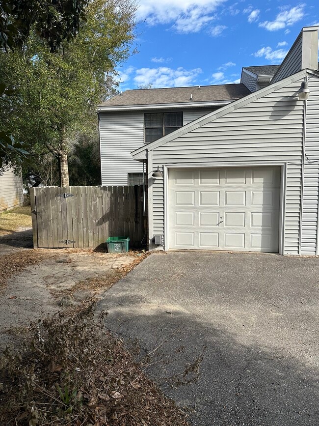 Building Photo - 96 Yacht Club Dr NE