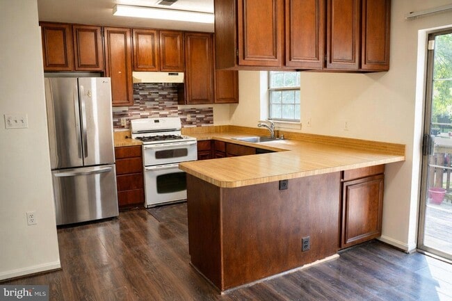 Building Photo - 2723 Manorhaven Ct