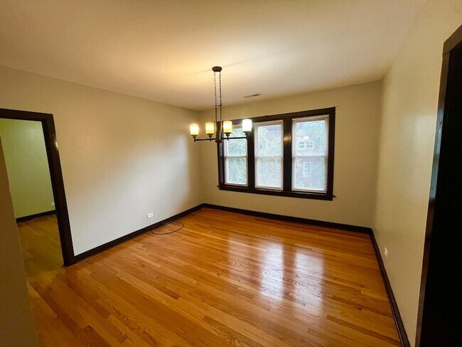 Building Photo - 3123 W 55th St