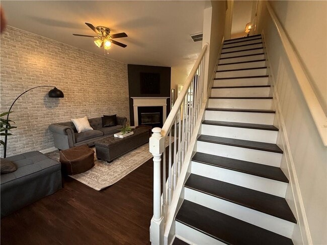 Building Photo - 1524 Cove Creek Cir