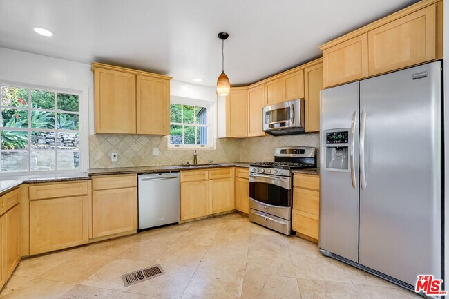 Building Photo - 3246 Benda St