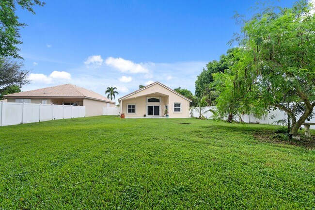 Building Photo - 7568 Eagle Point Dr