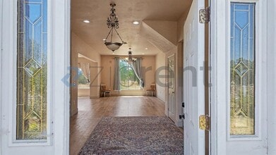 Building Photo - Unit Main house