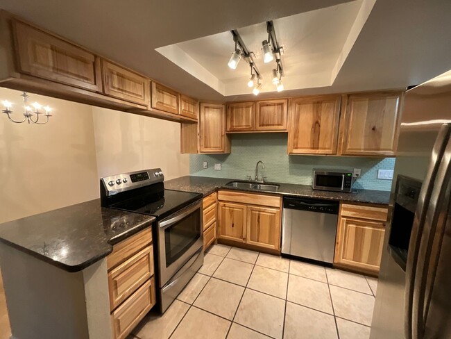 Building Photo - *Owner Broker* 2 Bedroom Townhome Availabl...