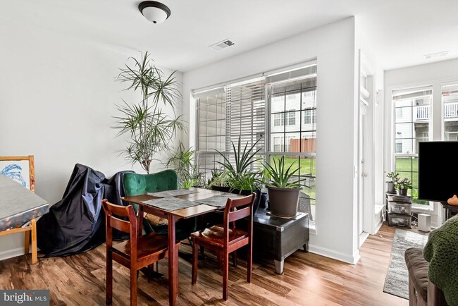 Building Photo - 8202 Catbird Cir