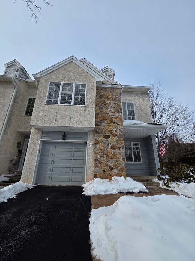 Building Photo - Beautiful Home Available in Evian!