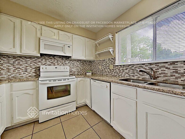 Building Photo - 2850 Mayflower Landing Ct