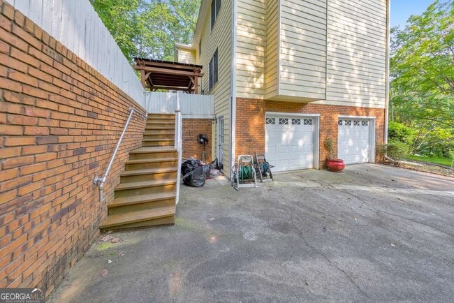 Building Photo - 1502 Rockcrest Way