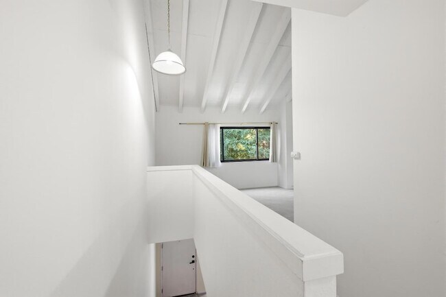 Building Photo - 536 Woodside Oaks