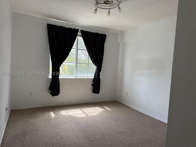 Building Photo - 6861 SW 44th St