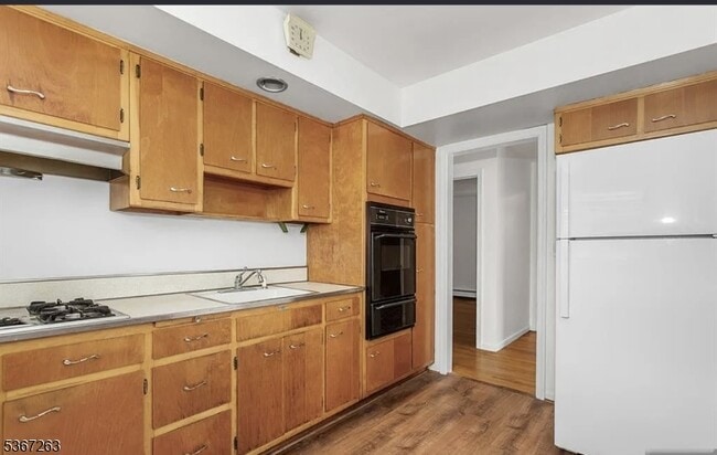 Building Photo - 495 Brook Ave
