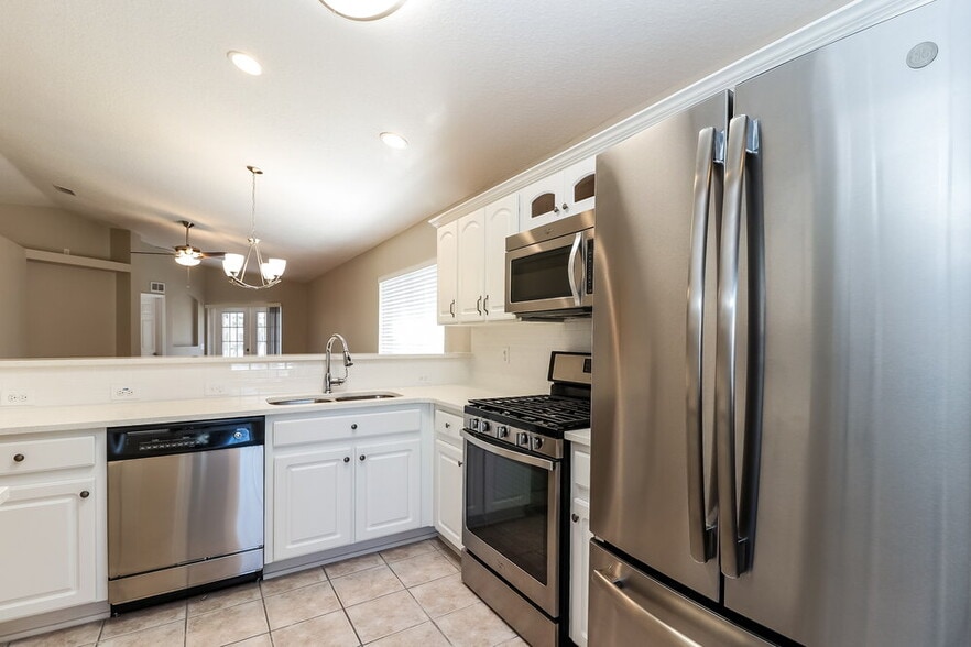 Building Photo - 8646 Persea Ct