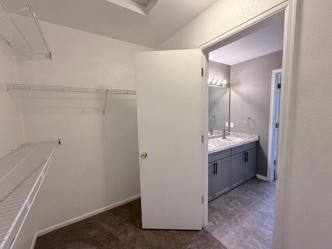Building Photo - 5910 Chorus Heights