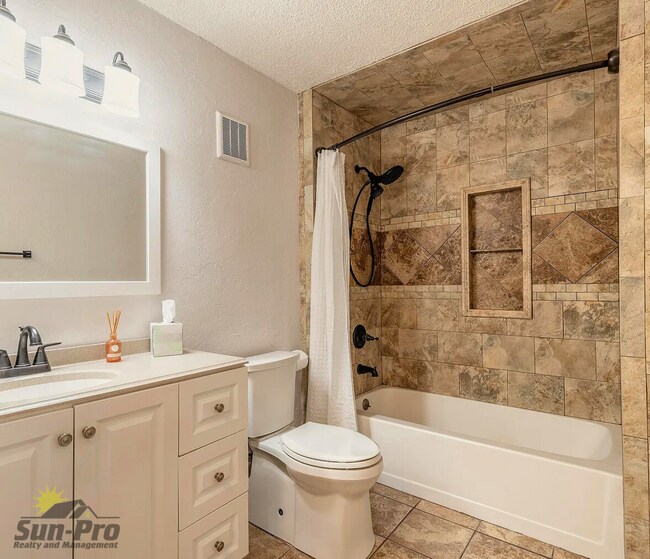 Building Photo - 2089 Oak Meadow Cir