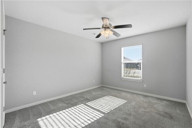 Building Photo - 2007 W Gilligan Ave