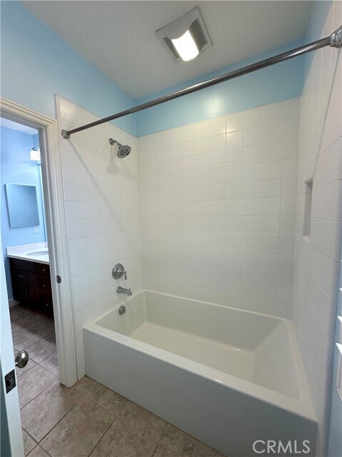 Building Photo - 53 Triana