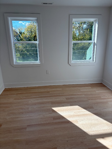 Building Photo - 625-627 Gressett St