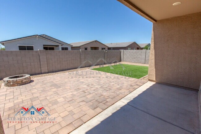 Building Photo - 2898 Kim Dr