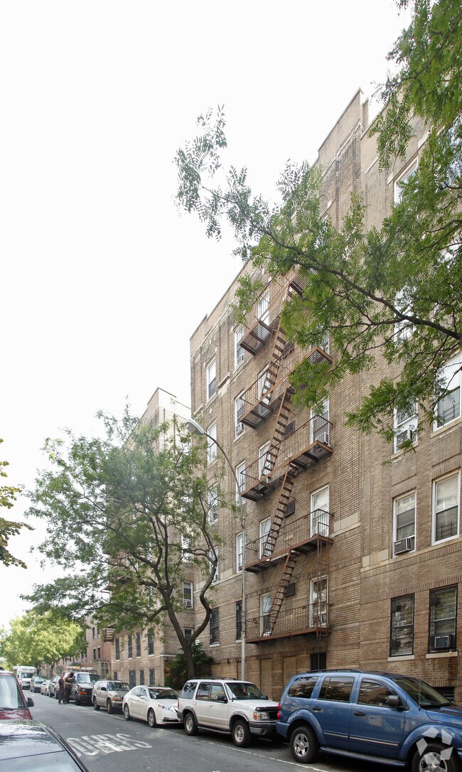 Building Photo - 1016 Bryant Ave