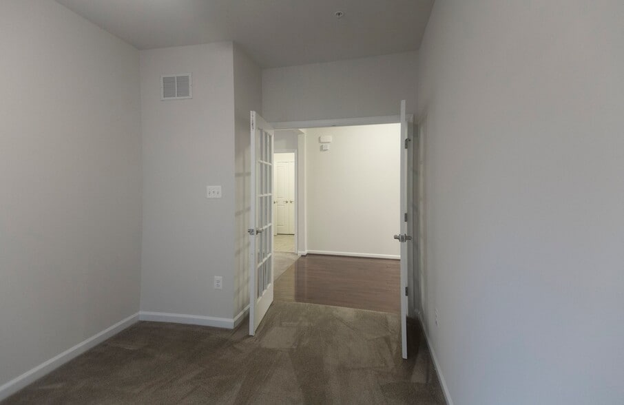 Building Photo - 771 Ravenwood Dr